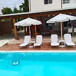 Apartment Maria Lemoni Swimming Pool