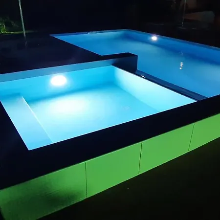Maria Lemoni Swimming Pool * Неа-Скиони