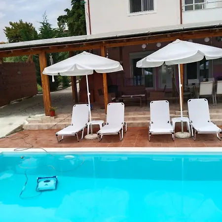 Апартаменты Maria Lemoni Swimming Pool