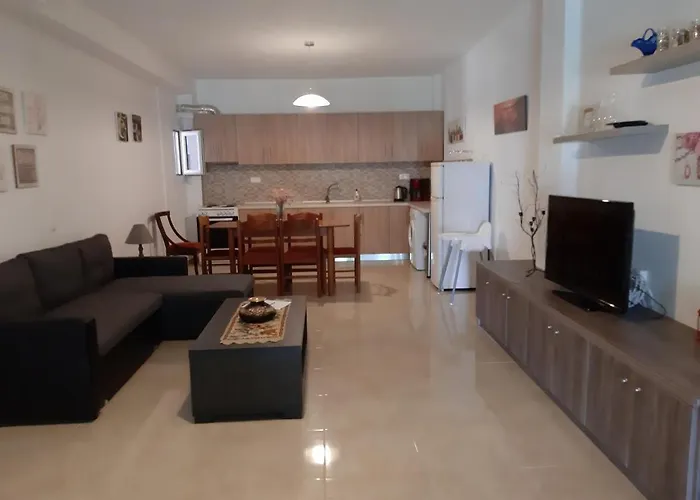 Maria Lemoni Swimming Pool نيا سكيوني