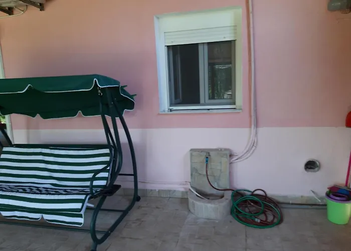Maria Lemoni Swimming Pool *