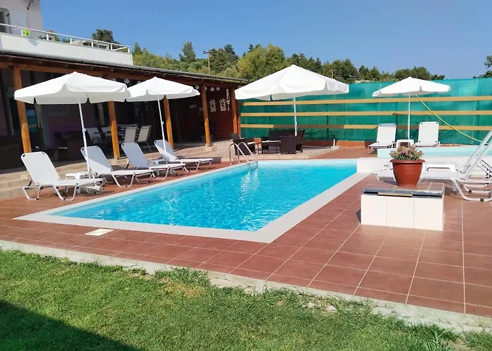 Maria Lemoni Swimming Pool شقة *