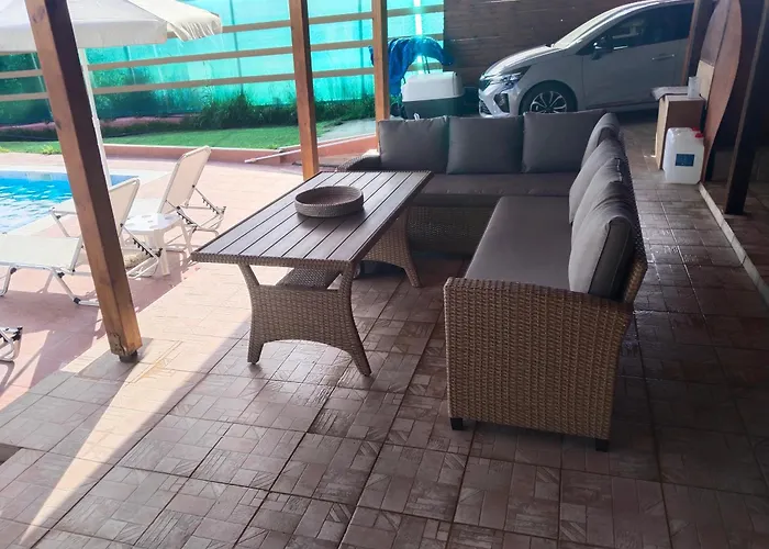 Maria Lemoni Swimming Pool نيا سكيوني