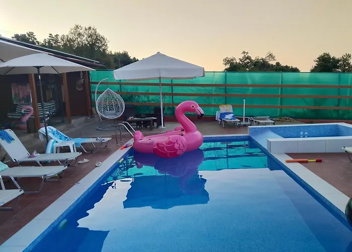 Maria Lemoni Swimming Pool شقة